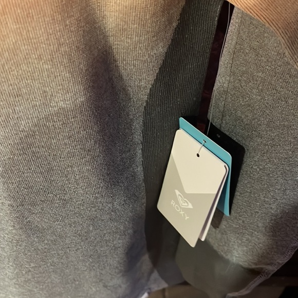 NWT ROXY DRY FIT , seamless shirt m/l , gray & peach color - Picture 2 of 4